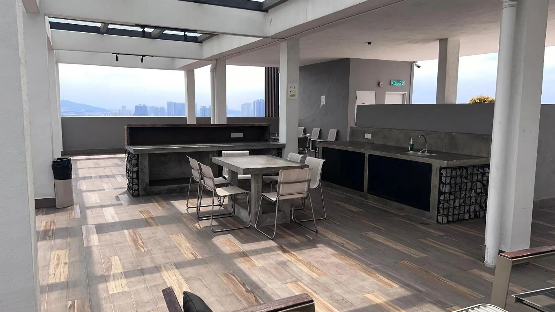 Elisa Sentrio Pandan Suites location